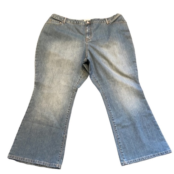 Fashion Bug Bootcut Curvy Petite Jeans - Picture 2 of 8